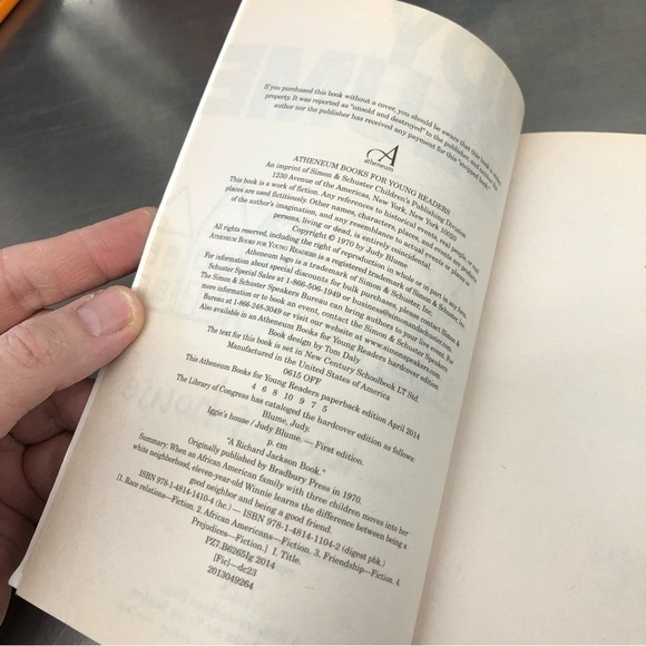 Iggie's house By: Judy Blume, paperback book - Picture 4 of 5